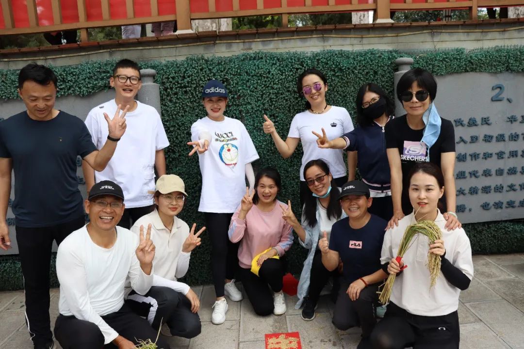 热烈庆祝云南农业职业技术学院2021年 “教师节·国庆节”共享丰收暨喜看稻菽美食节 | 教工趣味拓展活动|